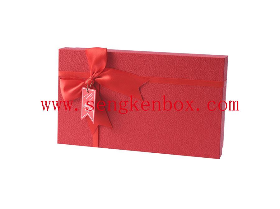 Papier-Geschenkbox im einfachen Stil