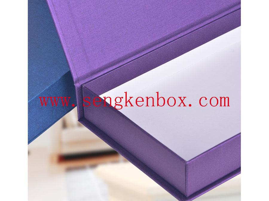 Geschenkbox aus reinem Farbpapier