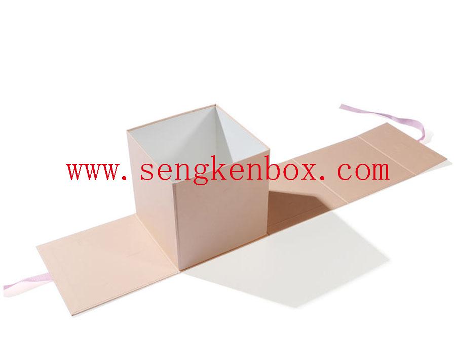 Geschenkbox aus Papier mit Magnetdeckel