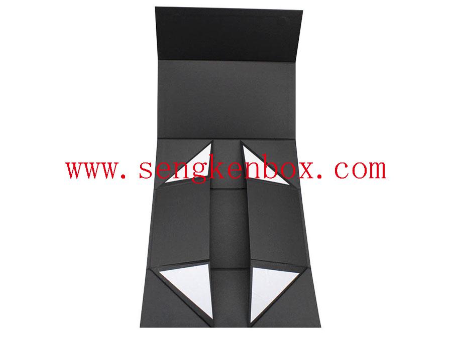 Geschenkbox aus Papier mit Magnetverschluss