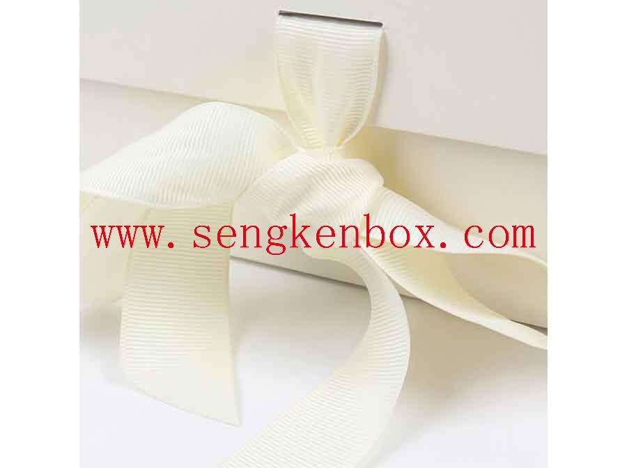 Buchförmige Geschenkbox aus Papier