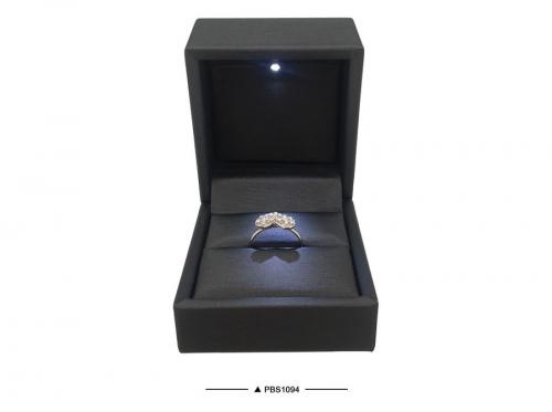 Luxury Leather Jewelry Led Light Ring Box