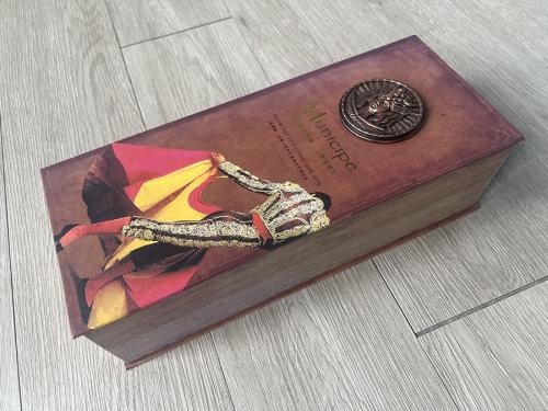 OEM und ODM exquisite book-shaped wine box with eva protective packing insert zu verkaufen