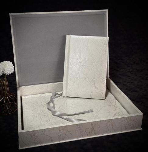 OEM und ODM Two wedding album with high-end gift box zu verkaufen
