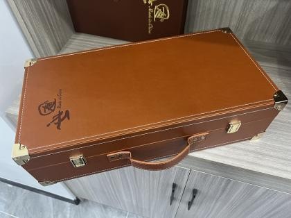 OEM und ODM Lleather Box For Dress Tissue Box Cover Leather Leather Surface zu verkaufen