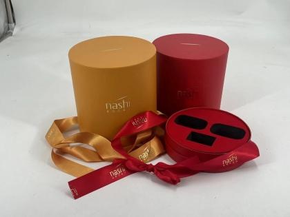 OEM und ODM Round Gift Box with Silk Ribbon Cosmetic Products Boxes with Gold Stamping and EVA liner zu verkaufen